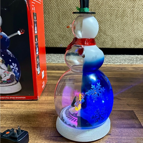 JCPenney • Lighted/Animated Train/ 8 Songs • Santa’s Toy Shop Snowman •Box/Video - Picture 10 of 16